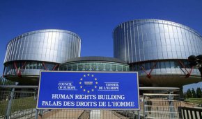 В производството пред румънските власти Спасов твърди, че въпросното количество уловена риба е част от българската квота за улов на калкан съгласно Общата политика в областта на рибарството на Европейския съюз (ЕС). Румънският съд обаче приема, че правото на ЕС е неприложимо и осъжда жалбоподателя съгласно националното право.