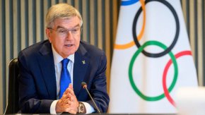 “Президентът Макрон заяви, че спортът не бива да се политизира и подчерта, че на Олимпийските и Параолимпийските игри през 2024 г. трябва да участват представители на всички държави, включително на тези, които са във война”, каза Томас Бах.