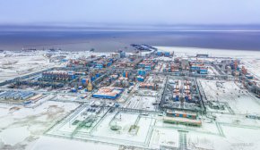 
Миналия месец главният изпълнителен директор на компанията Патрик Пуянне заяви, че "единствената мотивация" на TotalEnergies да запази руските си активи е да "пренася [втечнен природен газ] в Европа".
