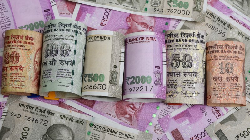 От следващата седмица Индия ще започне да използва рупията при