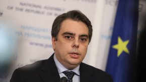 “Оттам-нататък всяка парламентарна сила ще прецени дали иска да подкрепи този кабинет директно или индиректно“, посочи Василев.