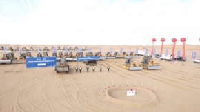 В седмата по големина пустиня в Китай, провинция Вътрешна Монголия, бе даден старт на мащабен проект за възобновяема енергия на стойност над 11 млрд. долара. Проектът е част от амбициозната програма на страната за чиста енергия.
