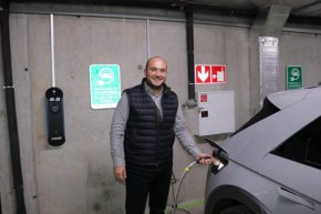 Благодаря на Асоциация на собствениците на електромобили в България за активната позиция и подкрепа в изготвянето на новите правила", съобщи шефът на СОС Георги Георгиев.