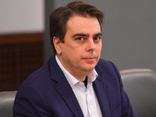 Съпредседателят на Продължаваме Промяната Асен Василев и Жечо Станков от ГЕРБ
