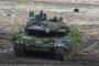  Полски военни управляват танк "Леопард" 