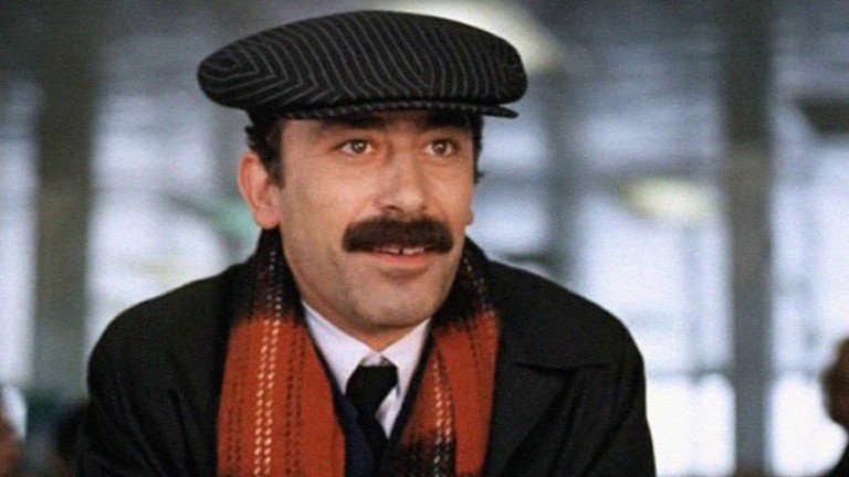 Бързи факти: Почина известният грузински актьор Вахтанг Кикабидзе (Мимино) Студенти