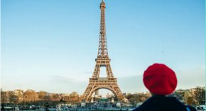 Париж е създаден за разходки и вълшебни гледки, независимо дали става дума за Айфеловата кула, Лувъра или по-малко известни места като Музея на оранжерията, където можете да видите голяма колекция от стенописи на Моне.