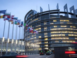 Европейската комисия съобщи че предявява искове срещу България и Словакия