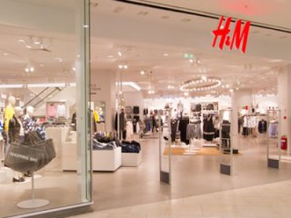 H&M отчете голям спад на печалбата през 2022 г. и