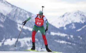 Българинът Владимир Илиев се класира седми в преследването на 12,5 километра на Европейското първенство по биатлон в швейцарския зимен център Ленцерхайде. След като завърши десети в спринта, Илиев подобри с три позиции постижението си.