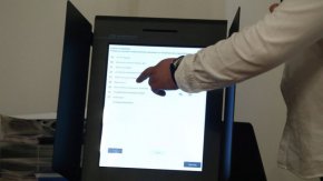 24 март е крайната дата, в която БНБ трябва да достави ролките за машините за изборите на 2 април.