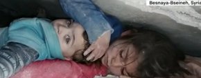 На видеото се вижда как местните жители ликуват, докато Мариам и Илааф са изнесени от развалините, увити в одеяла. Децата са отведени в болница, където им се оказва медицинска помощ.