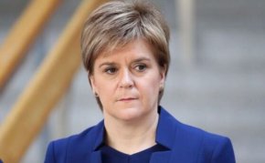 
Шотландският премиер Никола Стърджън подава оставка, съобщава Би Би Си. Тя заемаше поста осем години. Стърджън обяви решението си по време на специална пресконференция в резиденцията си в Единбург.
