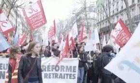 Профсъюзите призовават за още по-мащабна демонстрация на 7 март, ако исканията им не бъдат чути.
