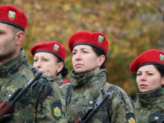 Недокомплектованата с хиляди души българска армия обяви конкурс за 200