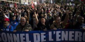 
Една от най -големите акции срещу планираната пенсионна реформа във Франция се състоя на 31 януари, когато около 2,8 милиона души излязоха на улицата - според CGT (1,2 милиона души - според Министерството на вътрешните работи). Големи протести също се проведоха на 7 и 11 февруари.