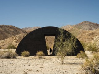Биеналето на изкуството Desert X се завръща в Калифорния където