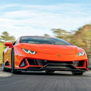 
До края на десетилетието Lamborghini ще представи и два електрически автомобила; първият ще се появи през 2028 г. , а електрическият Urus - през 2029 г.