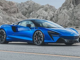 McLaren прегръща хибридното бъдеще на високите скорости със скулптурния суперавтомобил