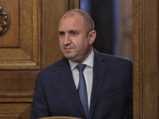 Докато управлява служебното правителство България няма да предоставя на Украйна