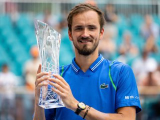 Даниил Медведев спечели титлата на турнира от сериите Мастърс в