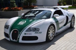 Това не е единственият свръхмодерен полицейски автомобил в Дубай, но през 2017 г. дубайската полицейска кола Veyron беше сертифицирана като най-бързата полицейска кола в света от Книгата на рекордите на Гинес