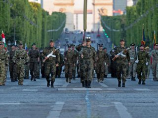 Министърът на отбраната Себастиен Лекорну обяви че Франция ще увеличи