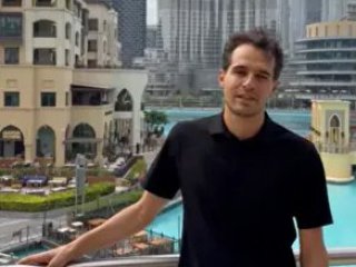 Босът на криптопирамидата NEXO Антони Тренчев пусна от Дубай клип