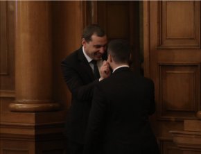 БСП-депутатът Бебето пощипва Я.Божанков, ПП в първия ден на НС