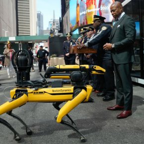 Полицейското управление на Ню Йорк е върнало четириногия робот Digidog на Boston Dynamics заедно с по-голям и по-закръглен робот за наблюдение, наречен K5 ASR