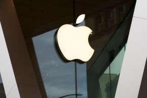 Експерти от бранша заявиха пред изданието, че Apple ще продължи да купува руски суровини чрез доставчици от трети страни, тъй като е трудно да се намери алтернатива на конкурентна цена.