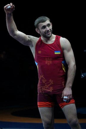 
Георги Вангелов спечели малкия финал в категория до 57 кг, като надви с технически туш (10 т. разлика) - 10:0 грузинеца Роберт Дингашвили. Това е втори европейски бронз за Вангелов след този от миналогодишния шампионат на континента. 