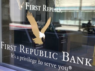 First Republic Bank беше поета от регулаторните органи и ще