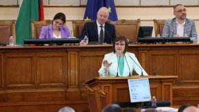 


Корнелия Нинова, лидер на БСП: Няма да бъдем резервна гума на нито една тротинетка