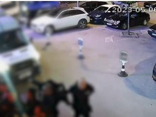 Безпрецедентен обиск на полицията в нощно заведение в Пловдив Около