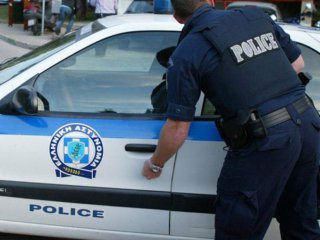На остров Крит арестуваха 42 годишен българин за обир на вила