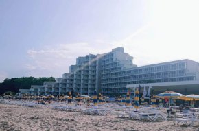 Всичките ни големи морски курорти са празни и след средата на юни, въпреки че миналата седмица по крайбрежието нямаше дъждове като в София