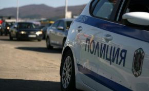 Задържани са на 250-ия километър на "Тракия" в посока София, съобщиха от Областната дирекция на МВР в Сливен.