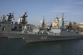 

Двете фрегати "плаваха от юг на север във водите край нашето източно крайбрежие" към 23:00 ч. местно време (15:00 ч. по Гринуич), се казва в изявлението.