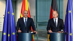 Немският канцлер Олаф Шолц заяви, че не трябва да бъдат поставяни нови условия за преговорите за присъединяване на Северна Македония към ЕС.
