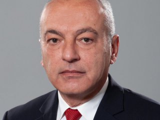 Президентът Румен Радев подписа указ за назначаването на Гълъб Донев