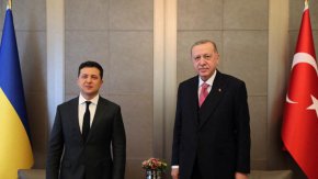 
Зеленски и Ердоган ще проведат разговори лице в лице, а също така ще присъстват на срещи между двете делегации, допълни Анадолската агенция.