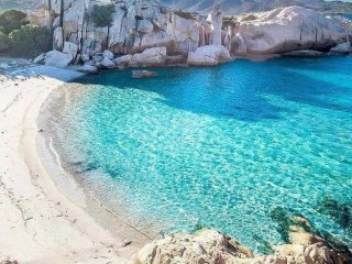 По чиста е Кравешкия плаж Сардиния Италия  