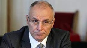 
Двама бяха номинираните за поста - настоящият управител на БНБ Димитър Радев, издигнат от ГЕРБ-СДС, и номинираният от "Възраждане" Любомир Христов.
