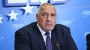 Той коментира издигането от инициативен комитет на бившия активист на ДСБ (част от коалицията "Демократична България") и бивш общински съветник Вили Лилков за кандидат-кмет на София. 