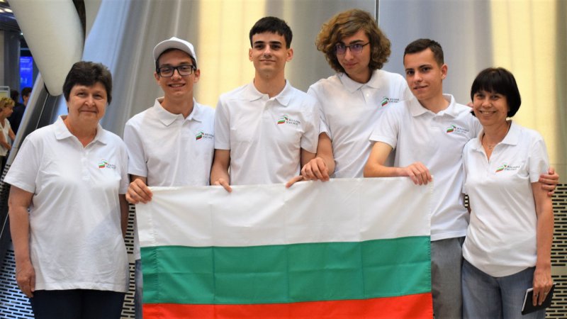 Най-добрите български ученици по химия направиха блестящо представяне на най-престижното