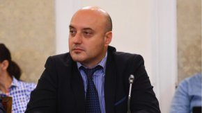 Правосъдният министър Атанас Славов посочи, че е изключително важно, че Народното събрание реагира своевременно на тежкия случай в Стара Загора, който съвсем не е единствен.