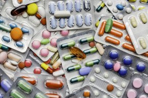 Проф. Ковачева посочва, че приемането на различни лекарства от няколко фармакологични групи могат да повлияят на резултата при направен тест за наркотици, тъй като и малки концентрации от тях могат да наподобят някои от забранените наркотични вещества и това е публично известен факт.