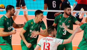 България се класира предсрочно за осминафинал на европейското първенство по волейбол за мъже, съобщиха от родната федерация.
