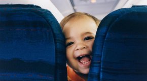 
Авиокомпанията смята, че особено бизнес пътниците ще се радват на секцията само за възрастни, тъй като това означава, че могат да работят в среда, в която тишината е повече или по-малко гарантирана - макар че не винаги в близост до вас има шумно или крещящо дете, то има свойството да се появява, когато най-малко се нуждаете от него.